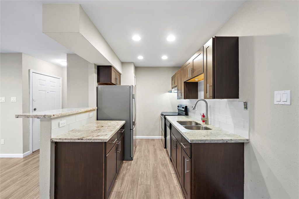 2750 Holly Hall Street 1608, Houston, TX 77054