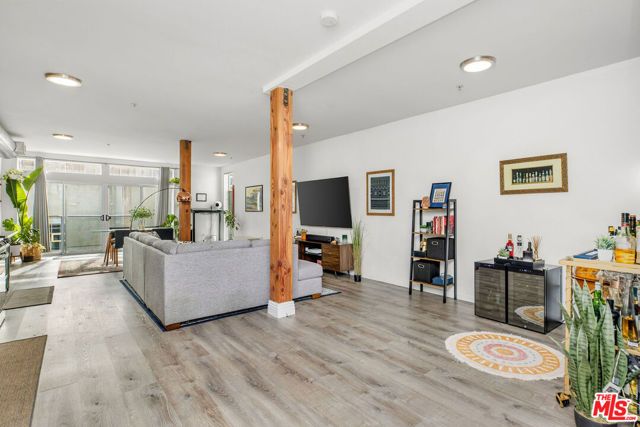 4215 Glencoe Avenue 206, Los Angeles, CA 90292