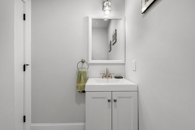 30 Gloucester St 30, Arlington, MA 02476