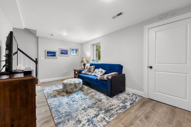 30 Gloucester St 30, Arlington, MA 02476