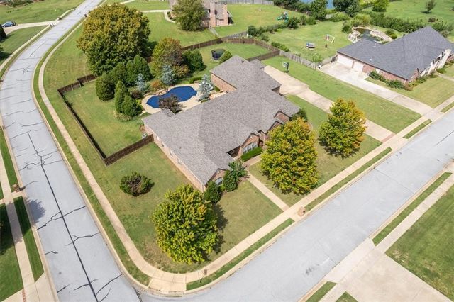 3427 N Briargate Drive, Fayetteville, AR 72703