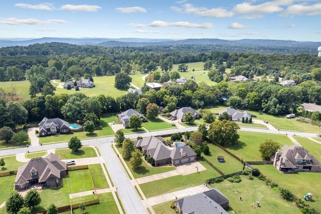 3427 N Briargate Drive, Fayetteville, AR 72703