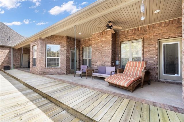 3427 N Briargate Drive, Fayetteville, AR 72703