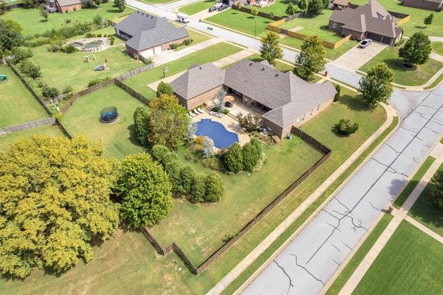 3427 N Briargate Drive, Fayetteville, AR 72703