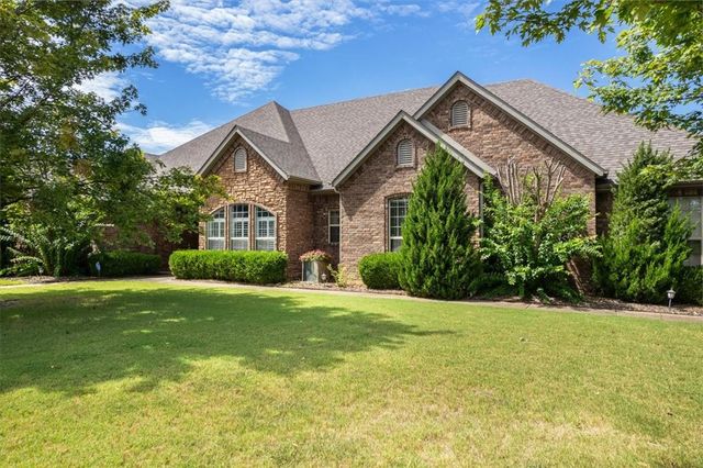 3427 N Briargate Drive, Fayetteville, AR 72703