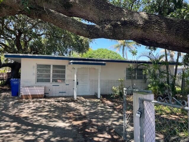 6309 Hayes Street, Hollywood, FL 33024