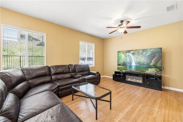 28637 Placerview Trail, Saugus, CA 91390