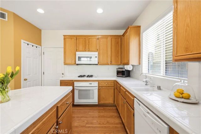 28637 Placerview Trail, Saugus, CA 91390