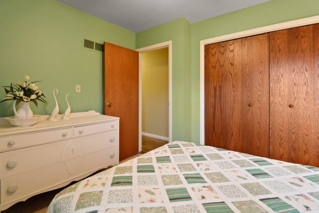 2930 Crabapple Lane, Hobart, IN 46342