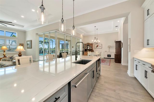 8252 REDONDA LOOP, Bradenton, FL 34202