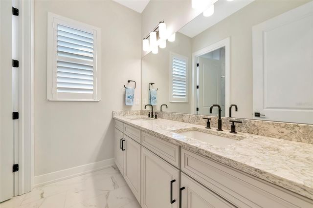 8252 REDONDA LOOP, Bradenton, FL 34202