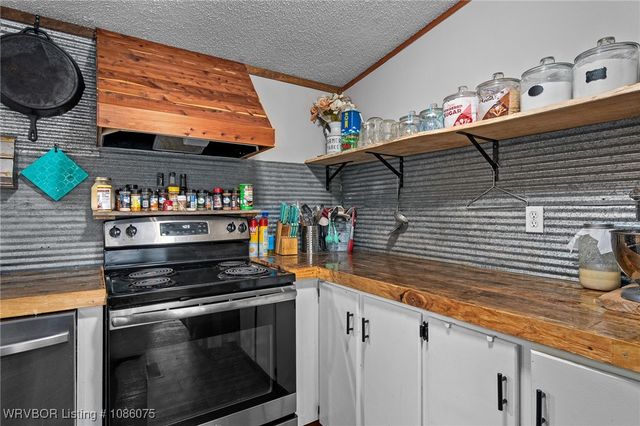 1486 Reveille Valley Road, Magazine, AR 72943