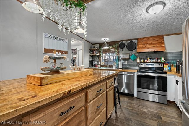 1486 Reveille Valley Road, Magazine, AR 72943