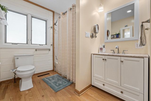 7124 Pioneer ROAD, Cedarburg, WI 53012