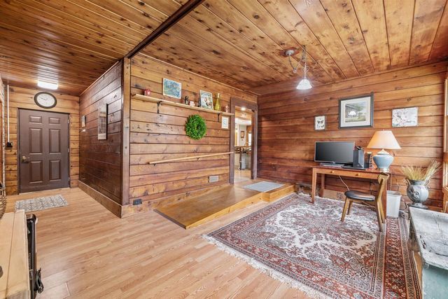 7124 Pioneer ROAD, Cedarburg, WI 53012