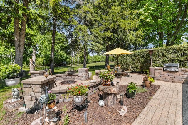 7124 Pioneer ROAD, Cedarburg, WI 53012