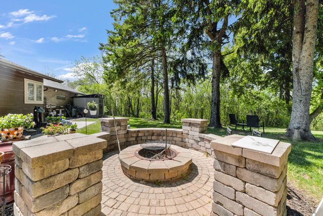 7124 Pioneer ROAD, Cedarburg, WI 53012