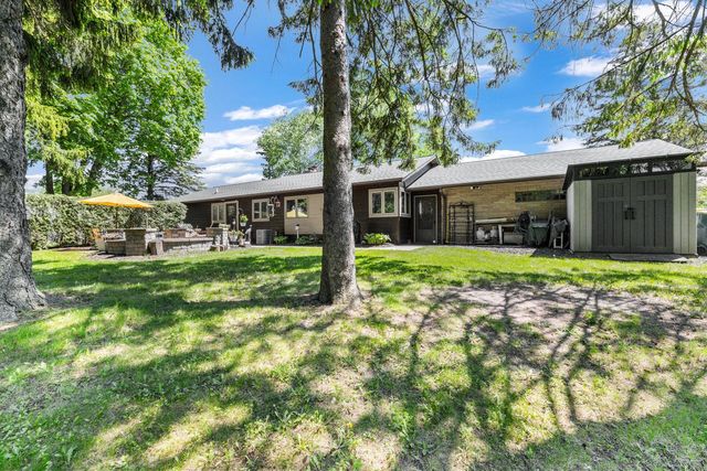 7124 Pioneer ROAD, Cedarburg, WI 53012