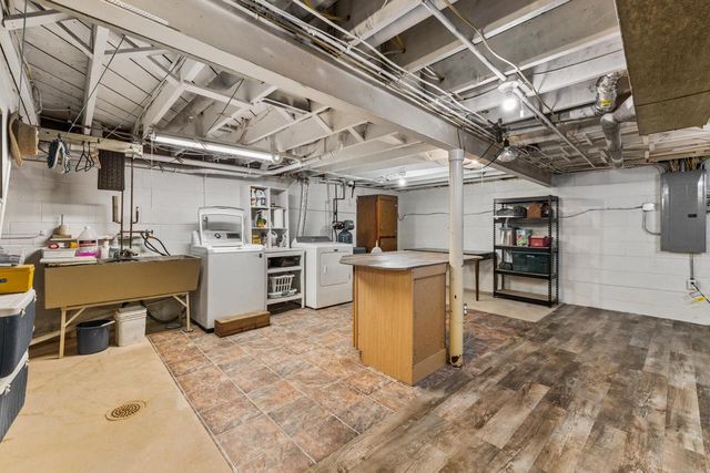 7124 Pioneer ROAD, Cedarburg, WI 53012