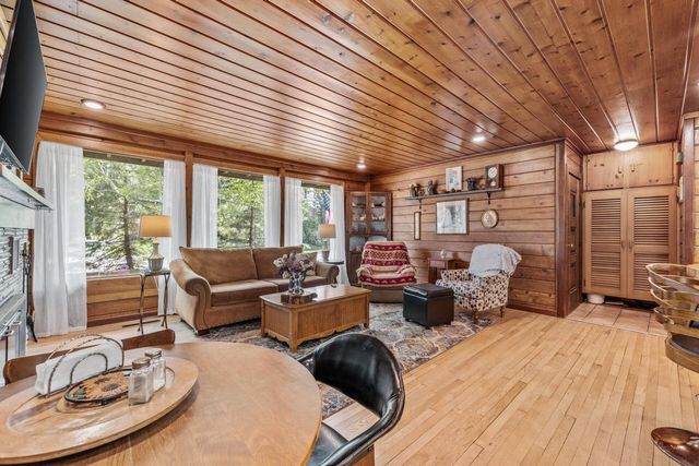 7124 Pioneer ROAD, Cedarburg, WI 53012