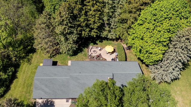 7124 Pioneer ROAD, Cedarburg, WI 53012