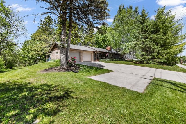 7124 Pioneer ROAD, Cedarburg, WI 53012