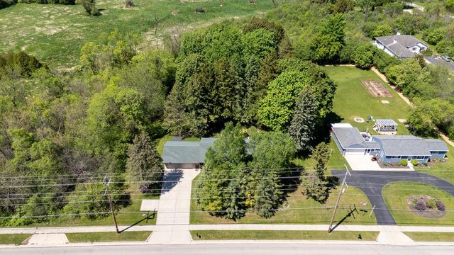 7124 Pioneer ROAD, Cedarburg, WI 53012
