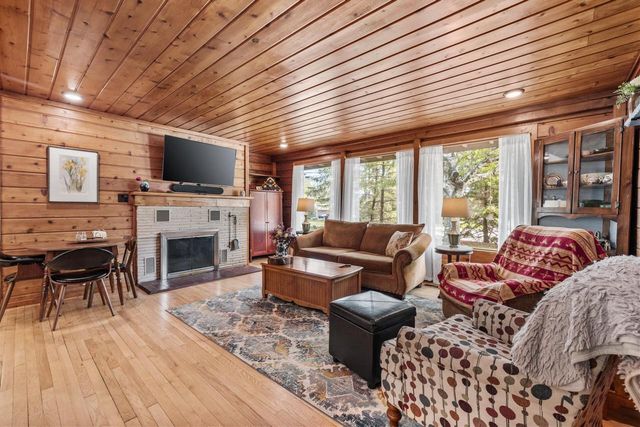 7124 Pioneer ROAD, Cedarburg, WI 53012
