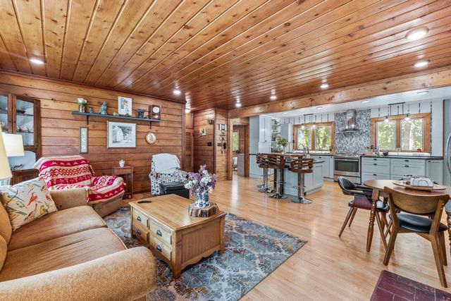 7124 Pioneer ROAD, Cedarburg, WI 53012