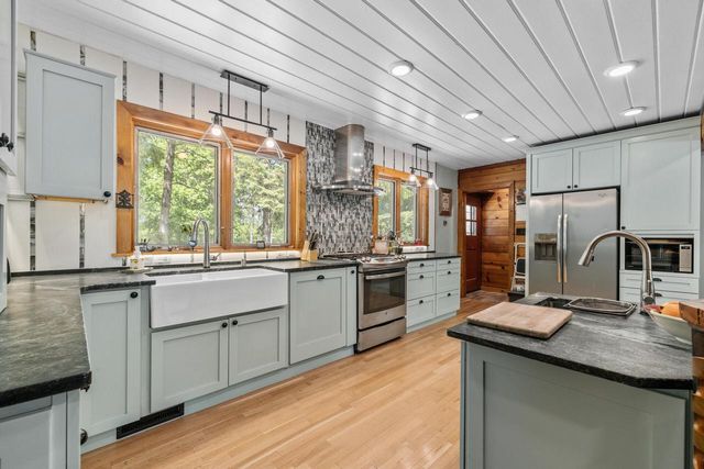 7124 Pioneer ROAD, Cedarburg, WI 53012