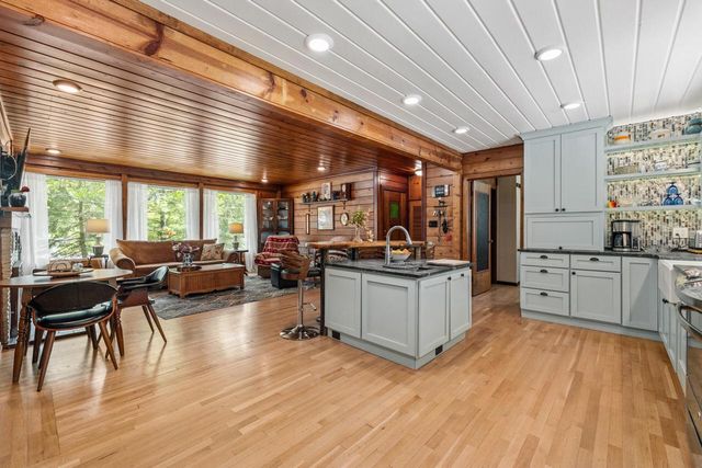 7124 Pioneer ROAD, Cedarburg, WI 53012