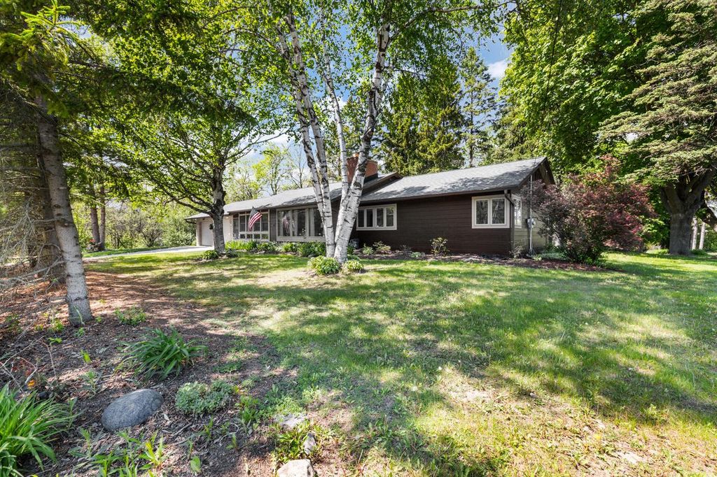 7124 Pioneer ROAD, Cedarburg, WI 53012