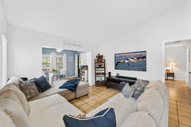 8108 NW 100th Way, Tamarac, FL 33321