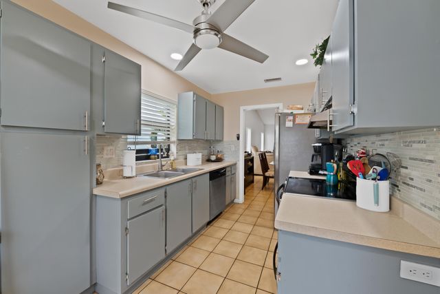 8108 NW 100th Way, Tamarac, FL 33321