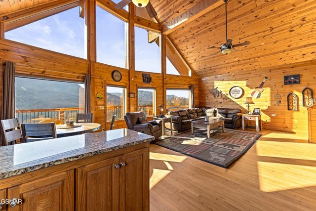 829 Red Fox Trl, Gatlinburg, TN 37738