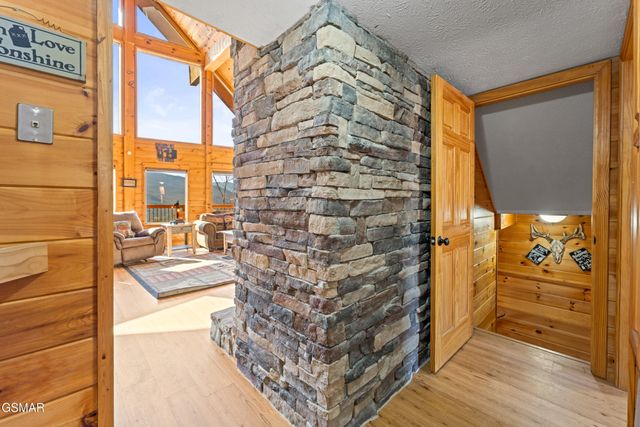 829 Red Fox Trl, Gatlinburg, TN 37738