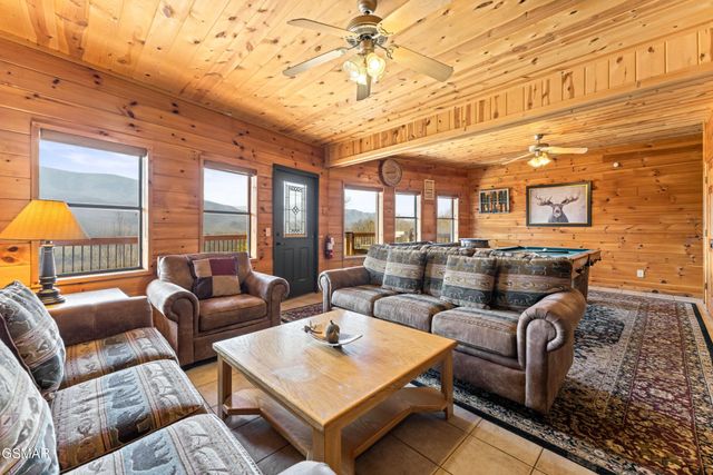 829 Red Fox Trl, Gatlinburg, TN 37738