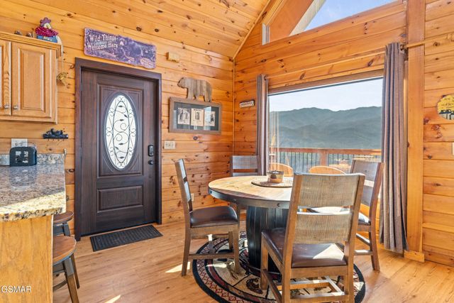 829 Red Fox Trl, Gatlinburg, TN 37738