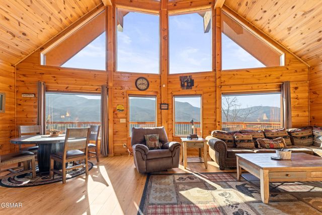 829 Red Fox Trl, Gatlinburg, TN 37738