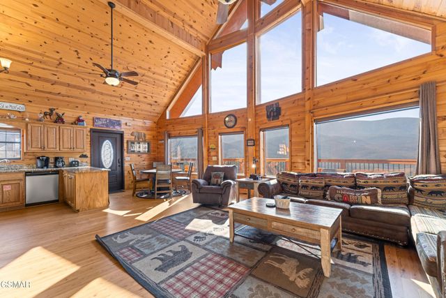 829 Red Fox Trl, Gatlinburg, TN 37738