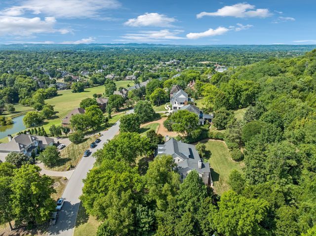 728 Legends Crest Dr, Franklin, TN 37069