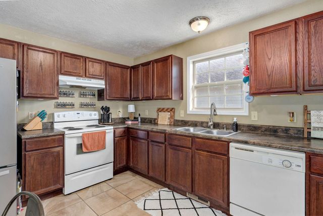 651 S Mahn Avenue, Springfield, MO 65802