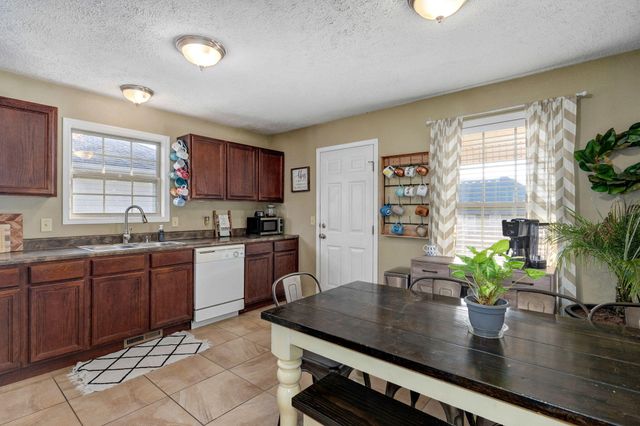 651 S Mahn Avenue, Springfield, MO 65802