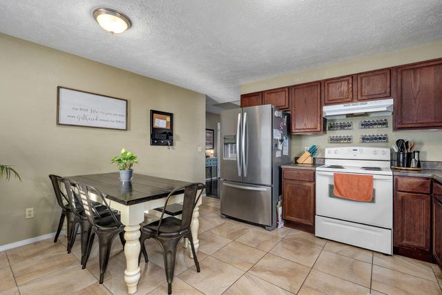 651 S Mahn Avenue, Springfield, MO 65802