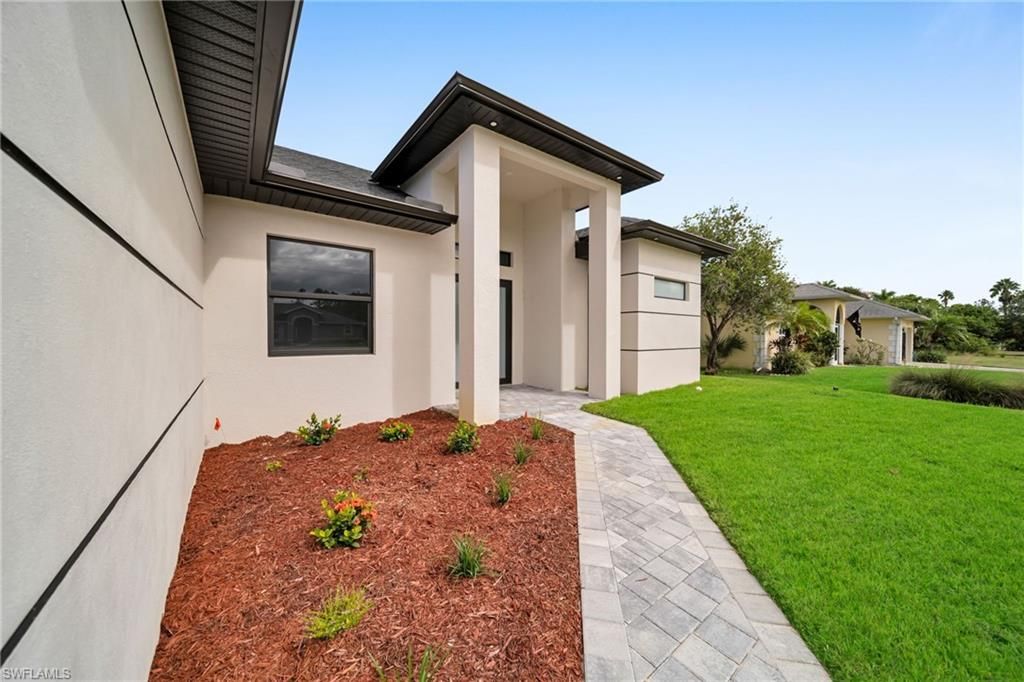 743 Chestnut ST E, LEHIGH ACRES, FL 33974 — photo 4