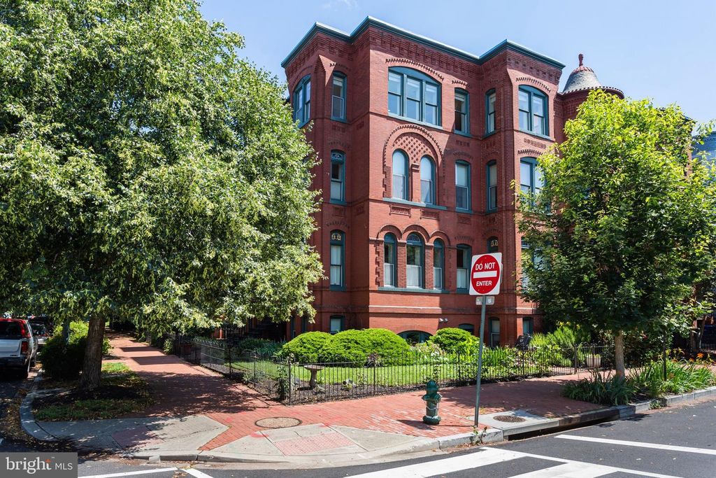 226 5TH ST SE #401, Washington, DC 20003