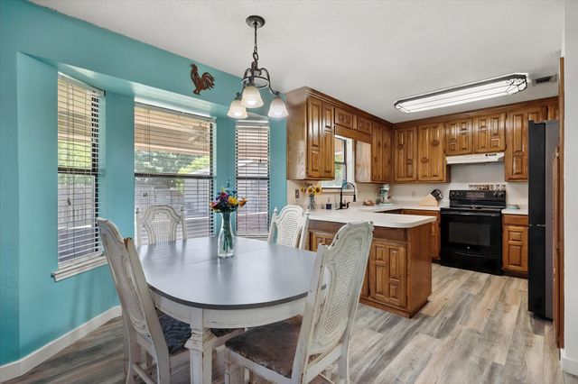 1128 Rock Ridge Drive, Burleson, TX 76028