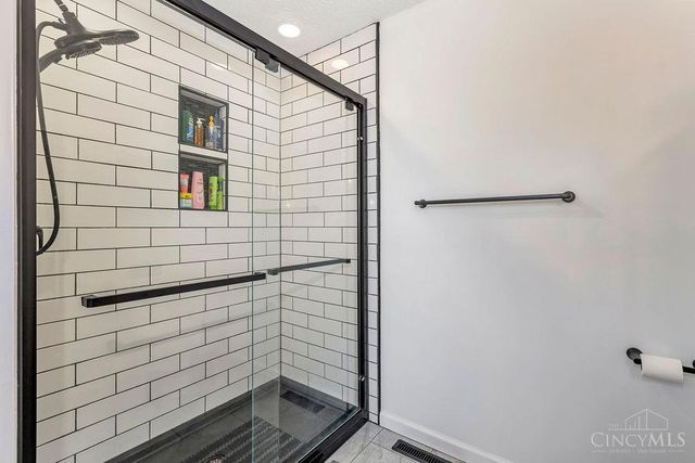 200 Greenwood Lane, Trenton, OH 45067