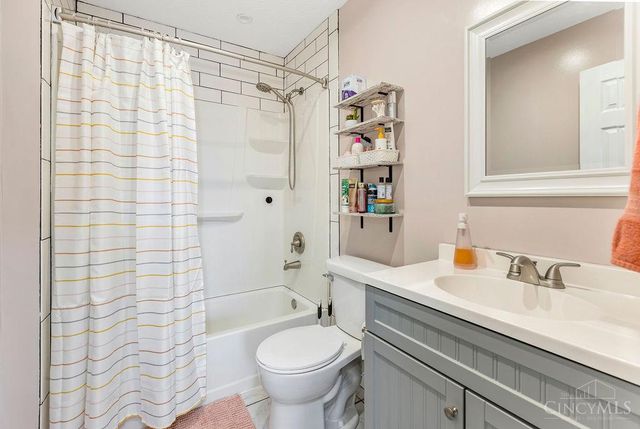 200 Greenwood Lane, Trenton, OH 45067