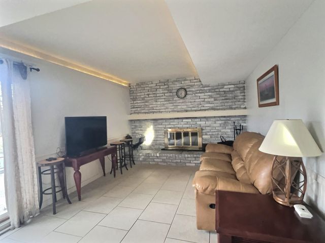 327 N Willow Dr, Derby, KS 67037